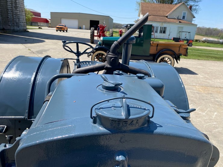 1926-case-12-20-cross-engine-gasoline-tractor-image-11