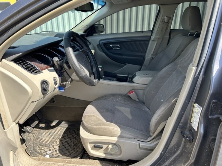 2012-ford-taurus-sel-sedan-image-13