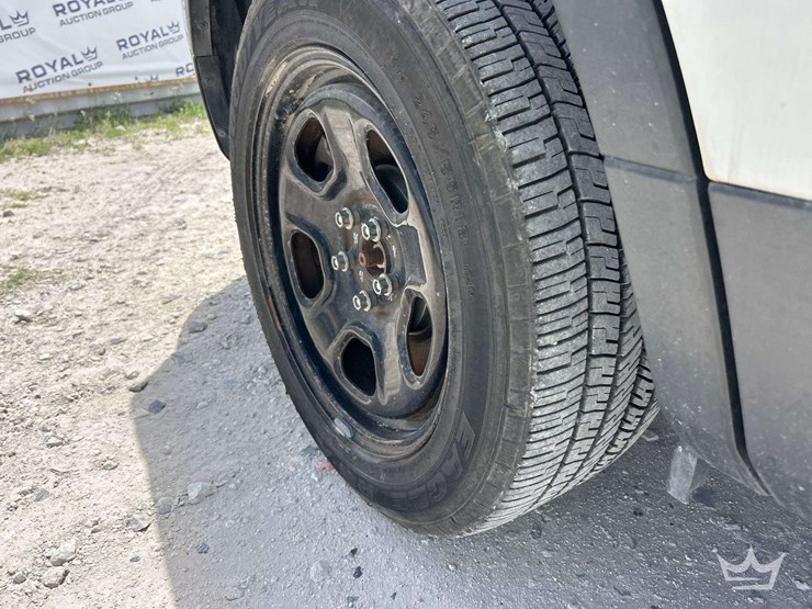 2016-ford-explorer-image-21