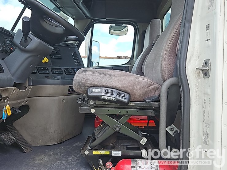 2019-freightliner-cascadia-125-image-37