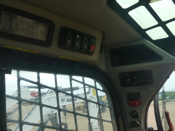 2020-caterpillar-299d3-image-13