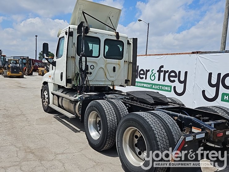 2019-freightliner-cascadia-125-image-3