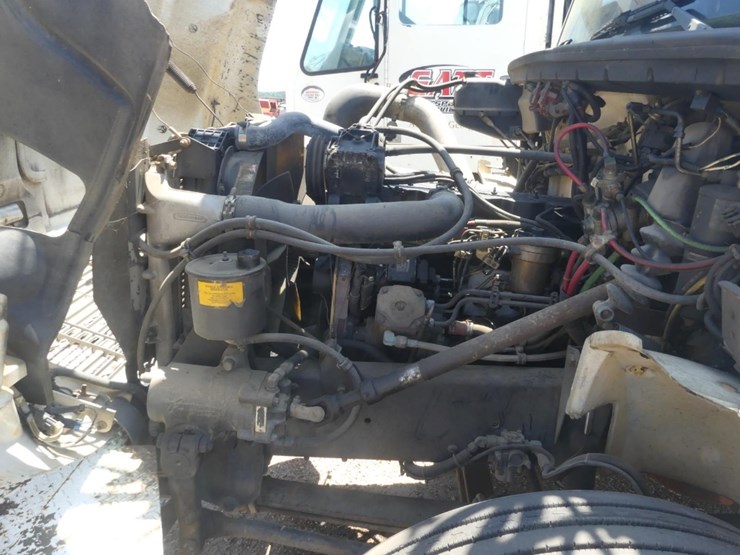 1999-freightliner-fl70-image-9