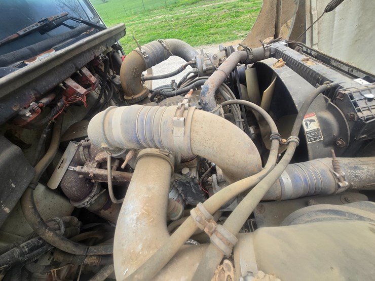 1999-freightliner-fl70-image-41