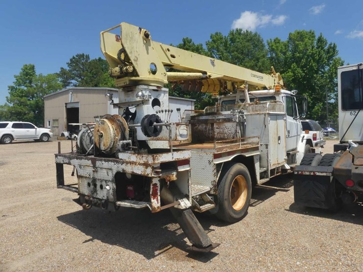 1999-freightliner-fl70-image-3