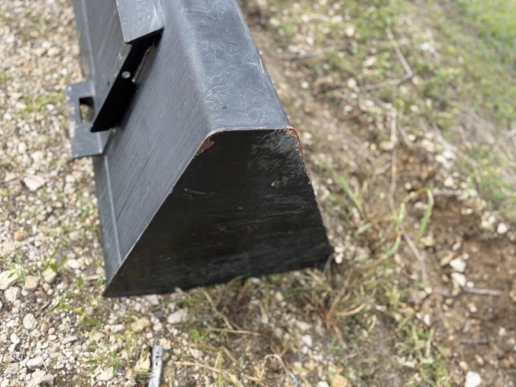 l1---72''-skid-steer-loader-bucket-image-5