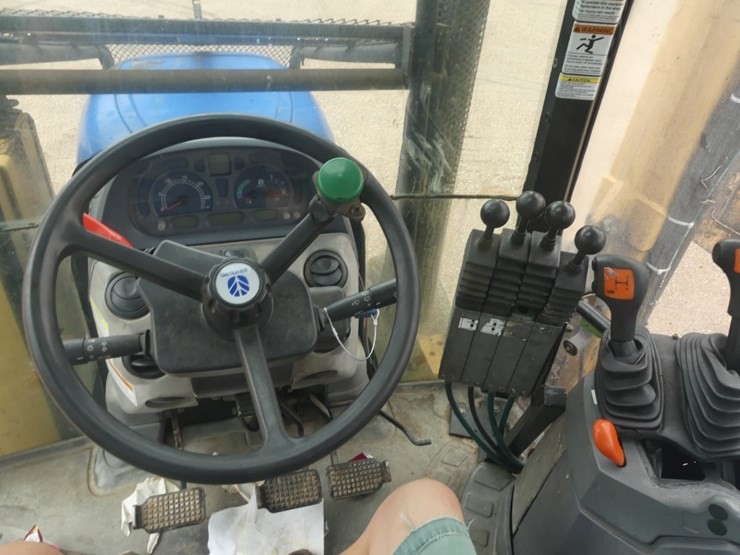 2006-new-holland-ts110a-image-14