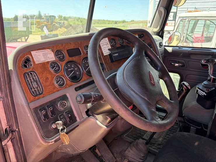 2008-peterbilt-367-image-30