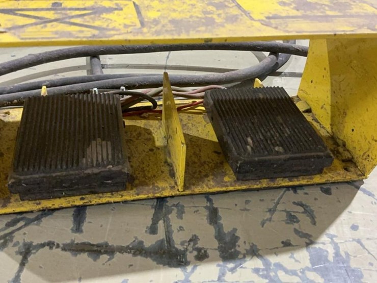 #155-•-2000-lb.-scissor-lift-image-7