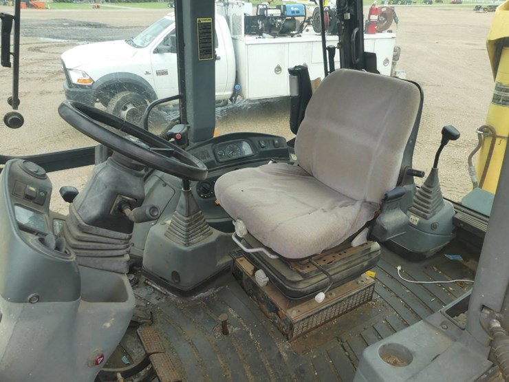 new-holland-lb75b-image-14