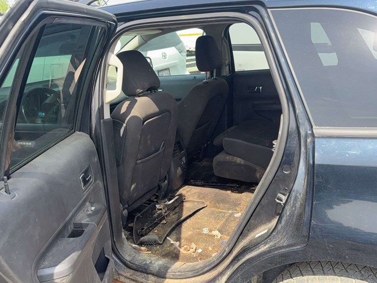 2010-ford-edge-image-11