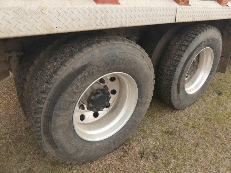 2016-peterbilt-579-image-10