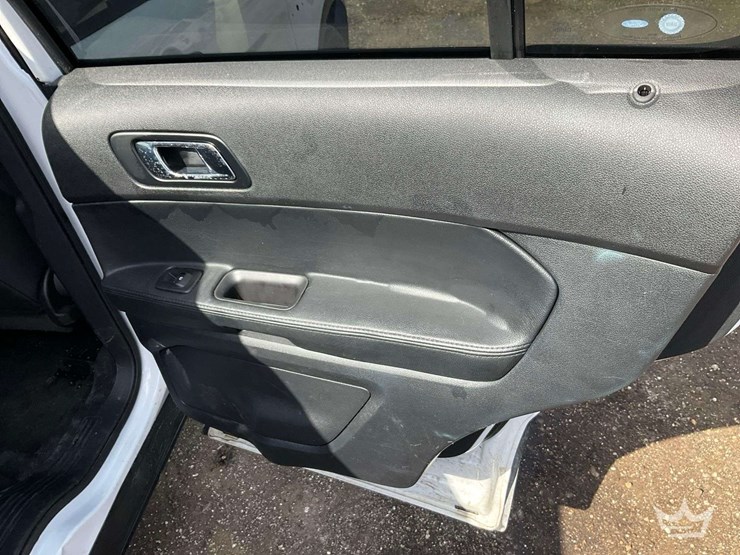 2017-ford-explorer-image-26