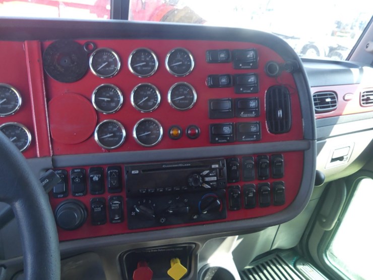 2017-peterbilt-389-image-19