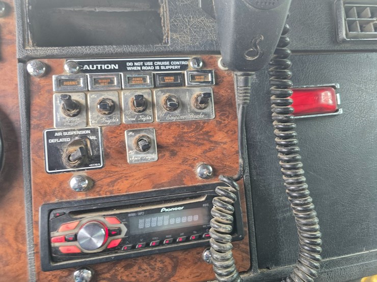 1999-kenworth-t800-image-66