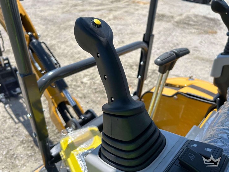 mini-excavator-image-15