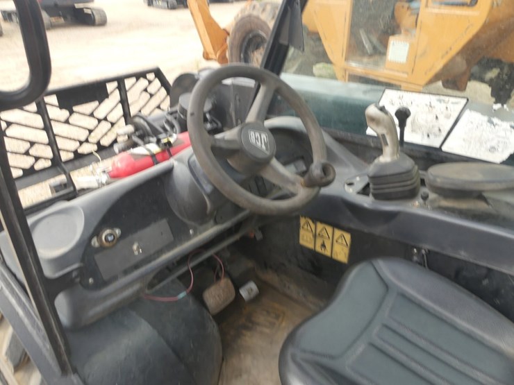 jcb-515-40-image-12