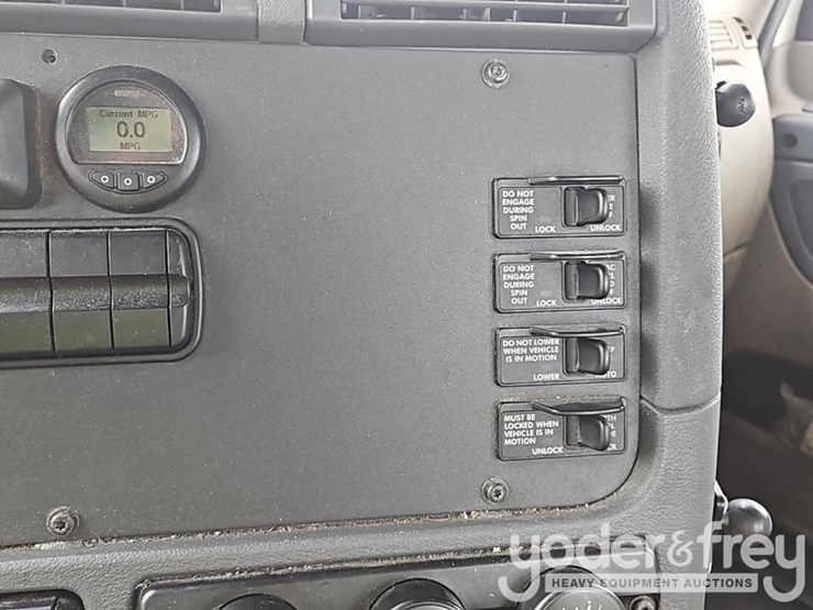 2019-freightliner-cascadia-125-image-40
