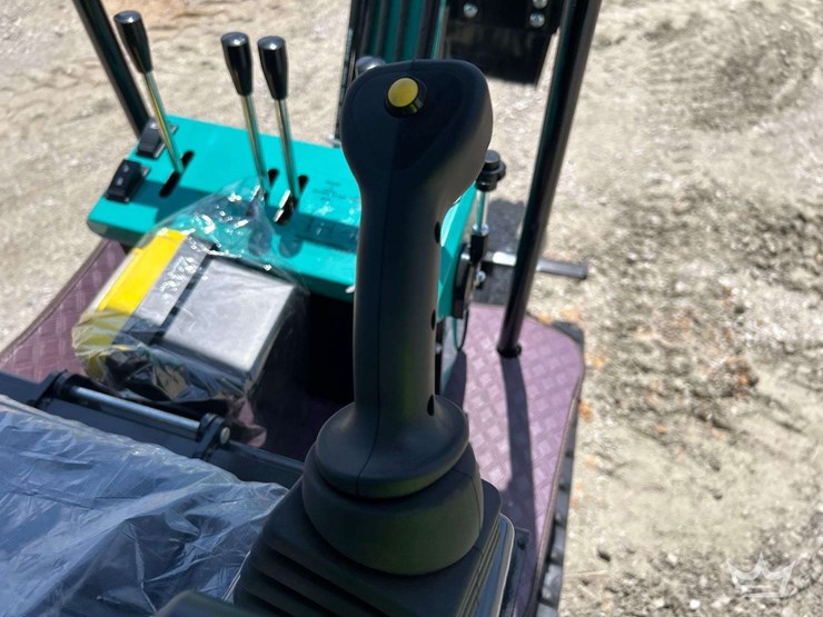 mini-excavator-image-14