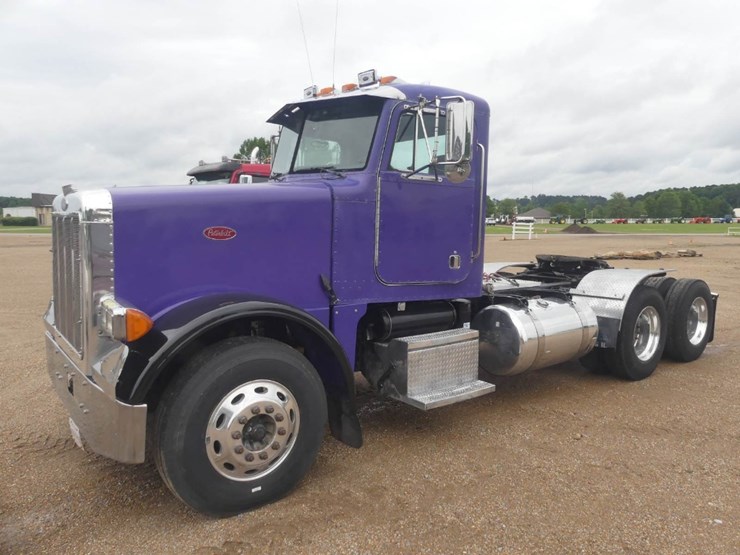 2000-peterbilt-379-image-1