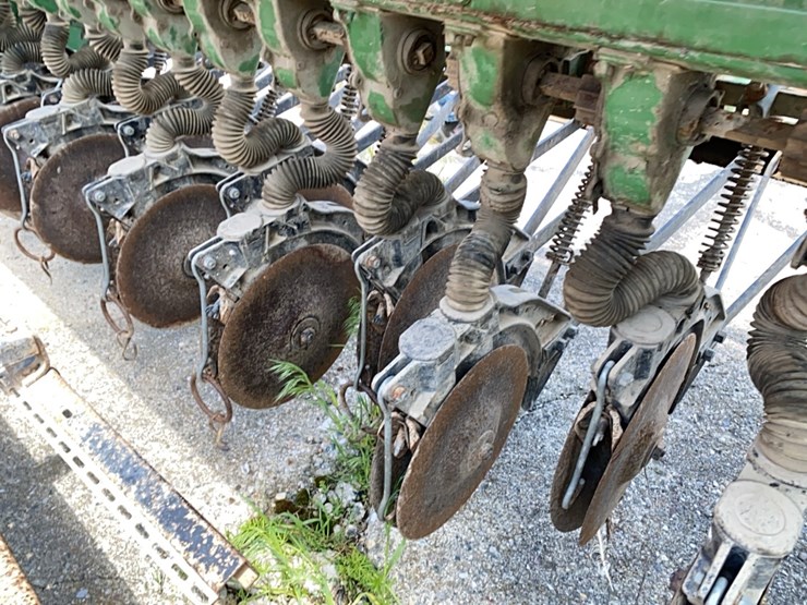 john-deere-8300-image-37