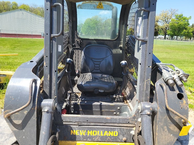 new-holland-l218-image-40