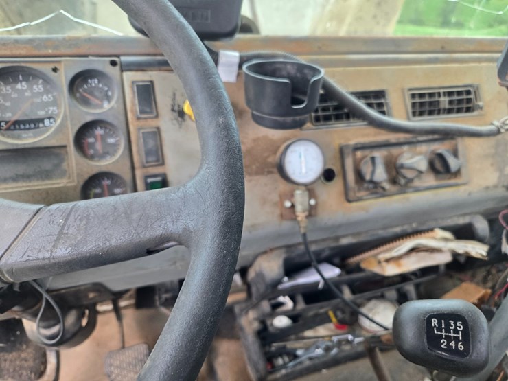 1999-freightliner-fl70-image-60