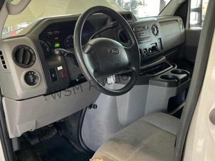 2012-ford-cargo-image-24