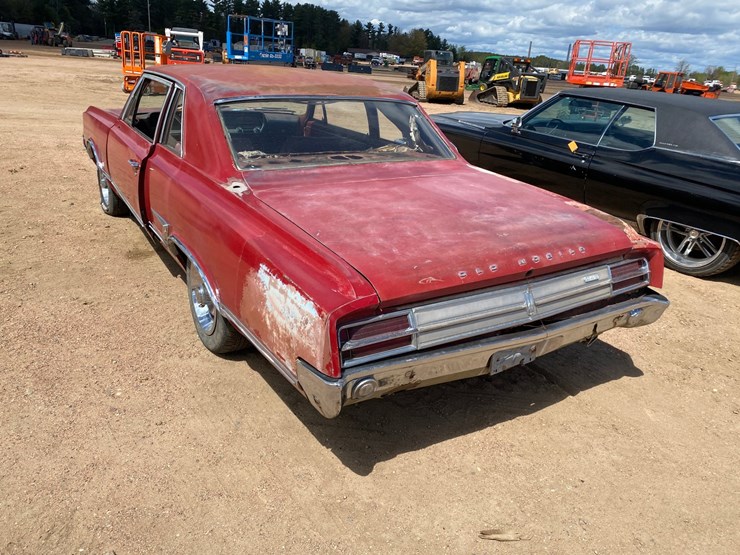 #121-•-1965-oldsmobile-442-(no-title)-(nitke-yard-mosinee,-wi)-image-8