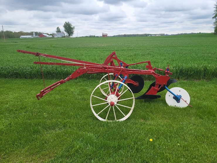 international-1-bottom-pull-type-moldboard-plow-image-6