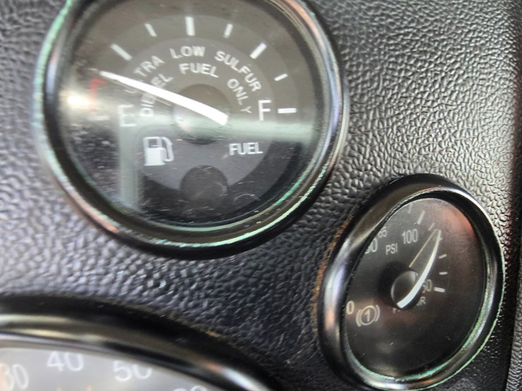 2014-peterbilt-365-image-88
