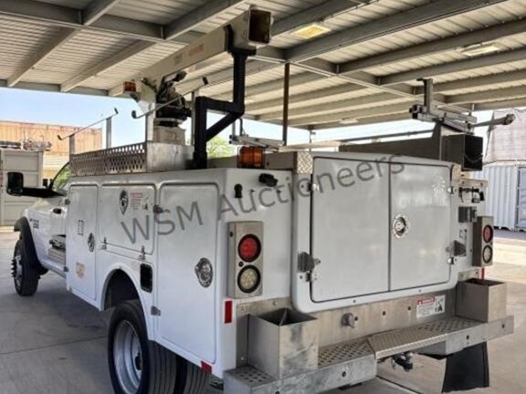 2015-ram-4500-bucket-truck-image-7