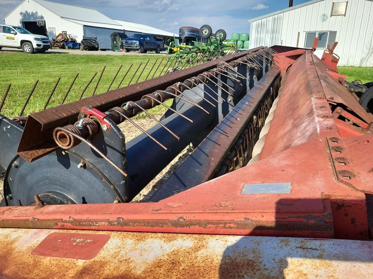 international-8840-swather-image-12