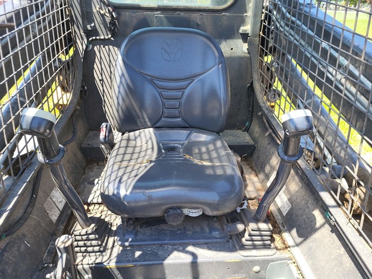 new-holland-l218-image-50