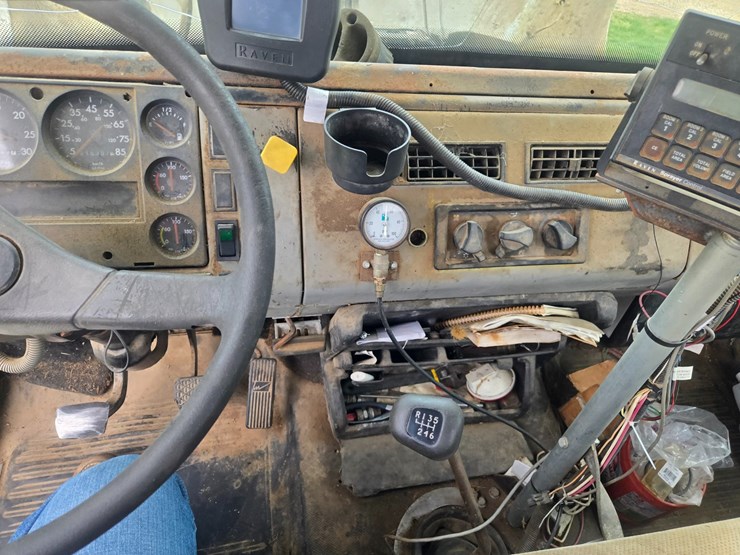 1999-freightliner-fl70-image-55