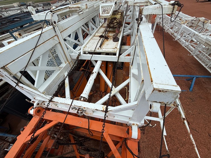 2006-taylor-c500-dd-104'-250k-5-axle-well-service-workover-rig-image-31