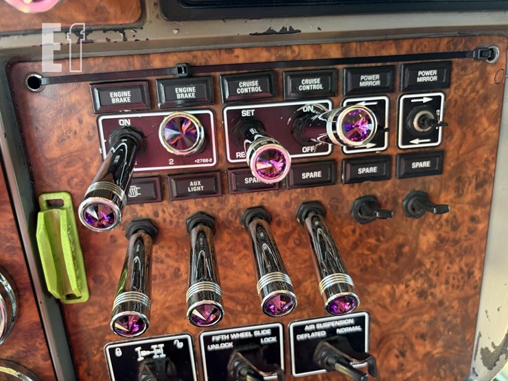 2005-kenworth-w900-image-39