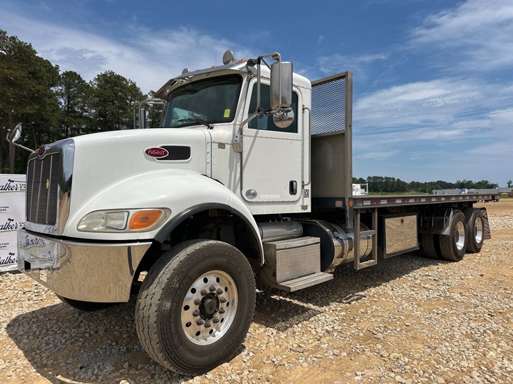 2016-peterbilt-382-image-1