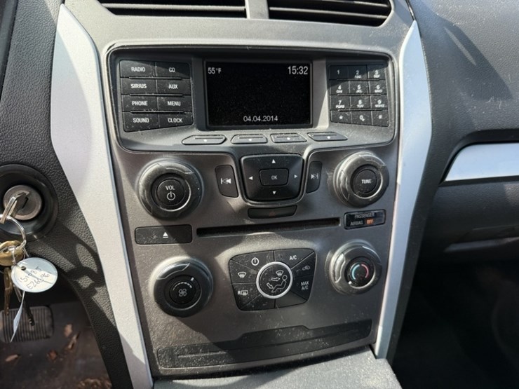 2015-ford-explorer-image-36