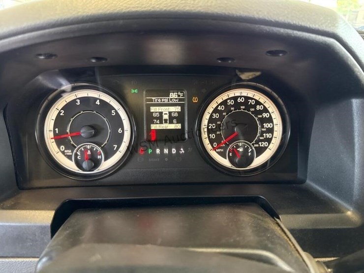 2017-dodge-2500-image-18