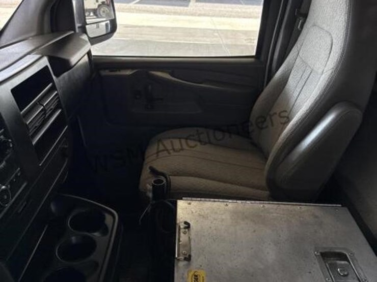 2014-chevrolet-express-1500-image-24