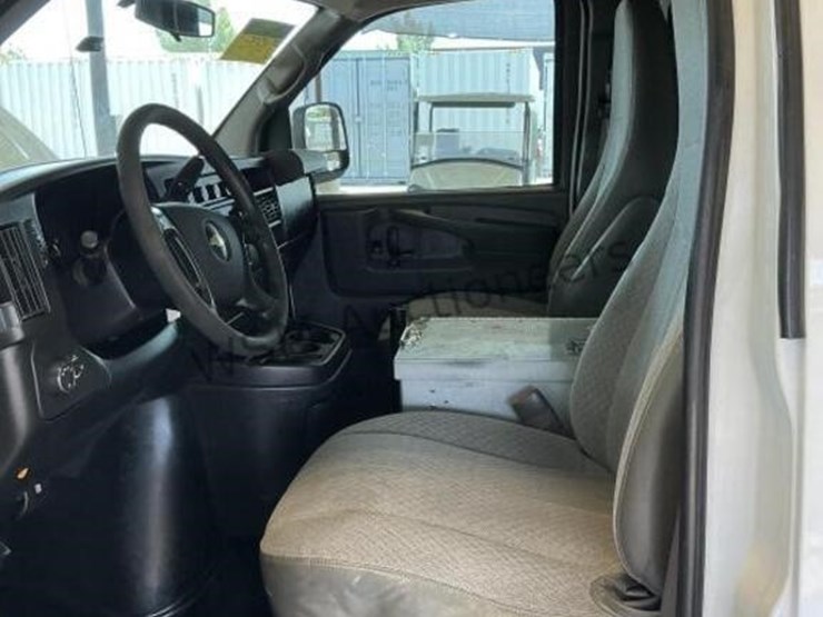 2015-chevrolet-express-2500-image-22