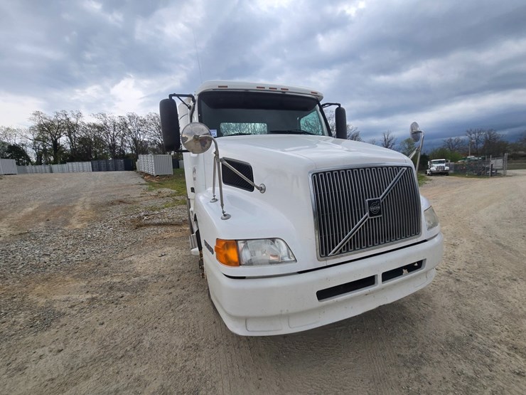 1999-volvo-vn-image-22