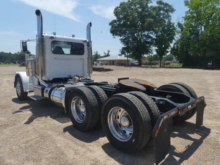2017-peterbilt-389-image-4
