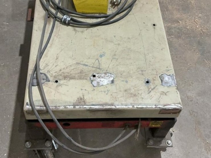 #163-•-southworth-lift-table-image-2