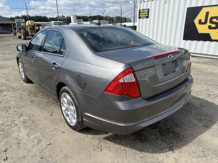 2010-ford-fusion-se-sedan-image-6