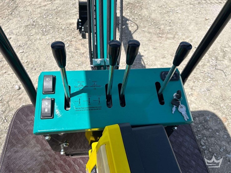 mini-excavator-image-12