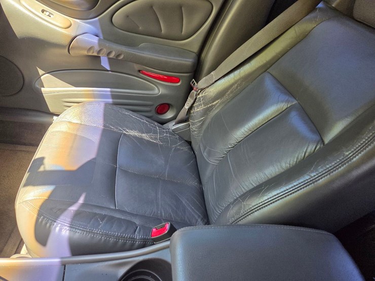 2003-pontiac-bonneville-sle-car-image-29