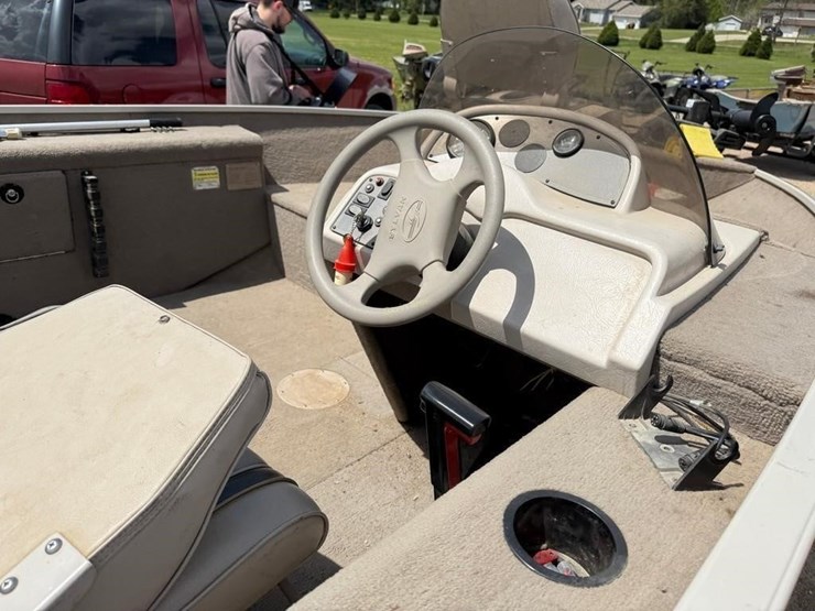 15'-sylvan-1600-expedition-lx-fishing-boat-image-11