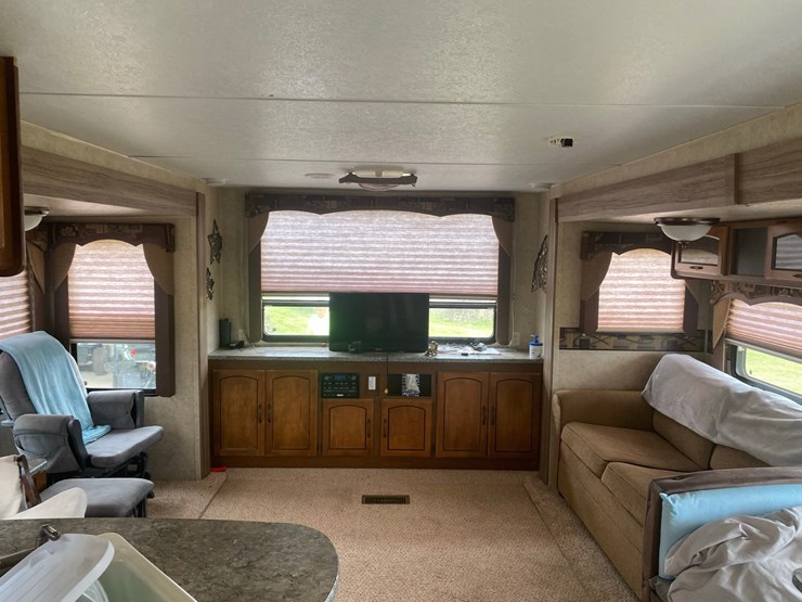 2012-keystone-springdale-rv-image-32